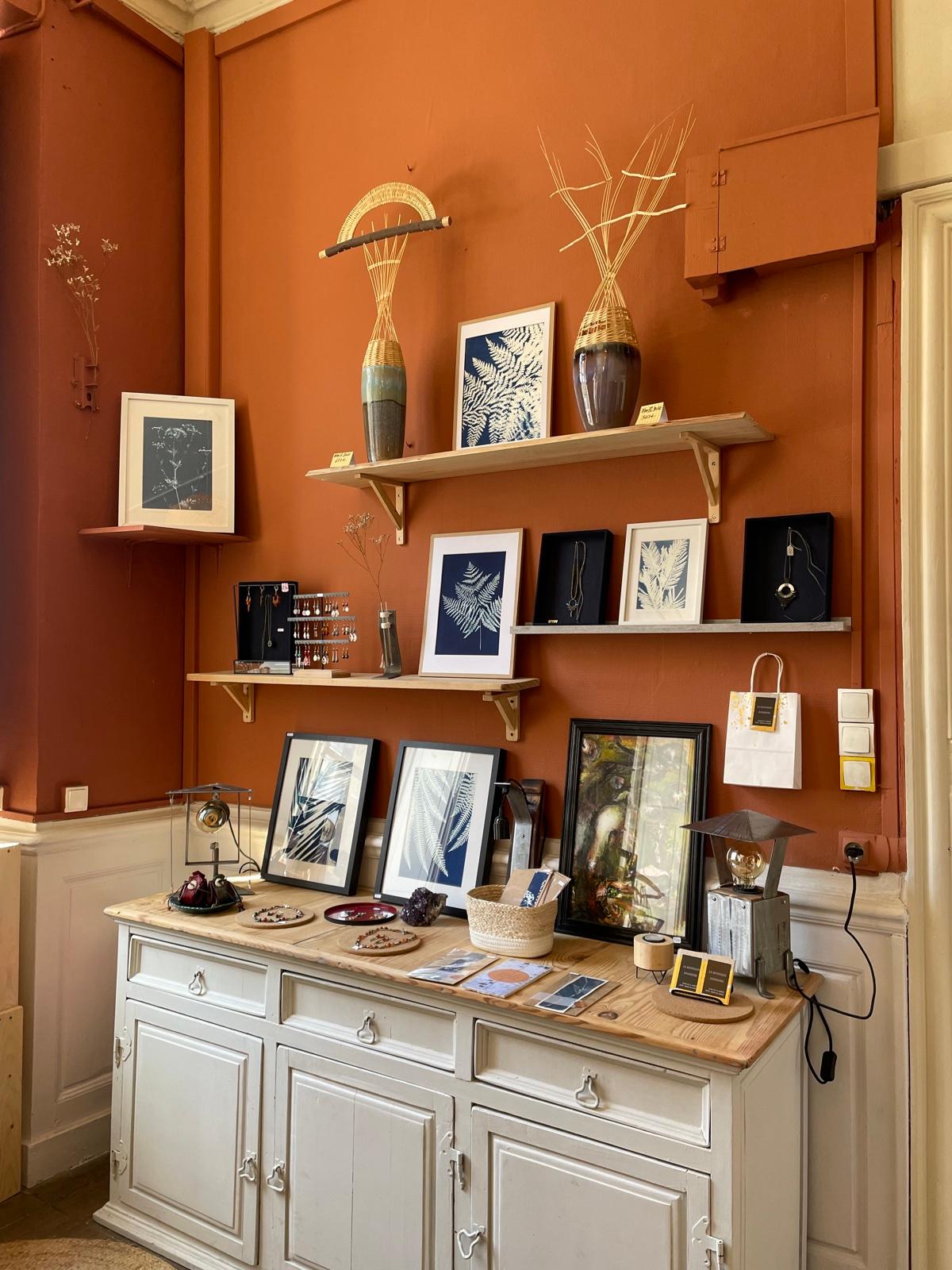 Vitrine de la Boutique éphémère FMR à Semur-en-Auxois — sélection de mode et déco par créateurs indépendants