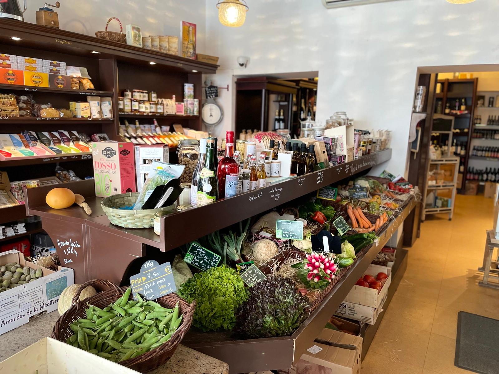 Devanture de L'Épicerie de Céline, épicerie fine et caviste rue de la Liberté à Semur-en-Auxois