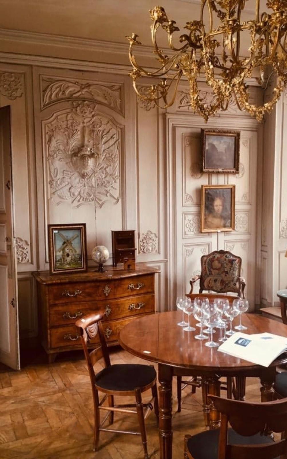 Maison de ventes Daguerre installée à l'Hôtel Jambon, rue Buffon à Semur-en-Auxois